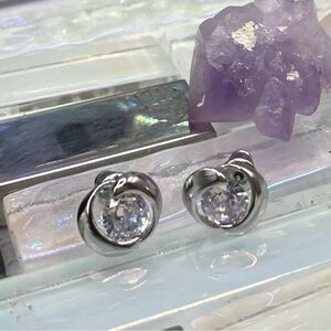 Women’s 925 Sterling Silver
Diamond Stud Earrings 
BRAND NEW